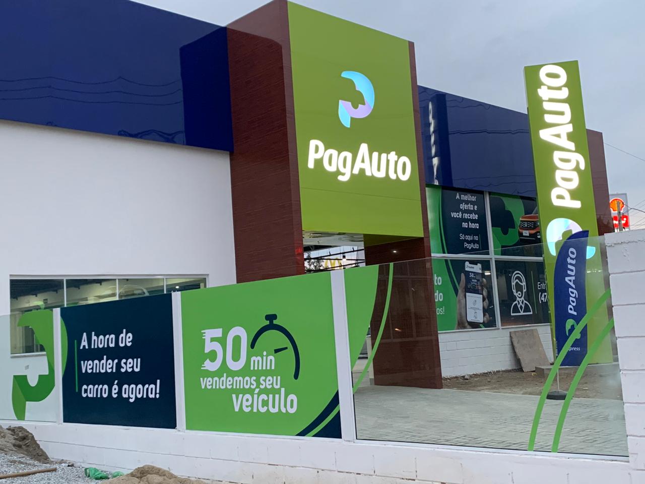 Fachada ACM Iluminada